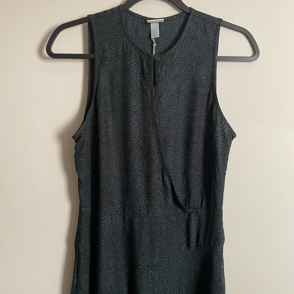 Women’s sleeveless dress-dark green